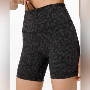 Lululemon 6” wunder train high rise bike short in camo deep coal multi